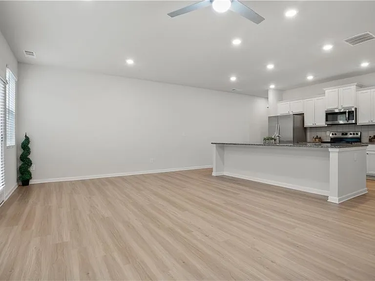 239 Turner Ln — Photo 5