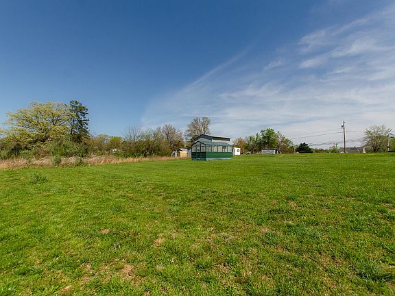 3rd image of 957 Blue Ridge Dr
