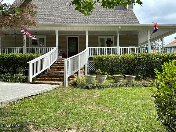 4th image of 1133 E Lakeshore Dr