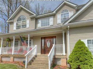 25 Blake Rd, Nitro, WV 25143