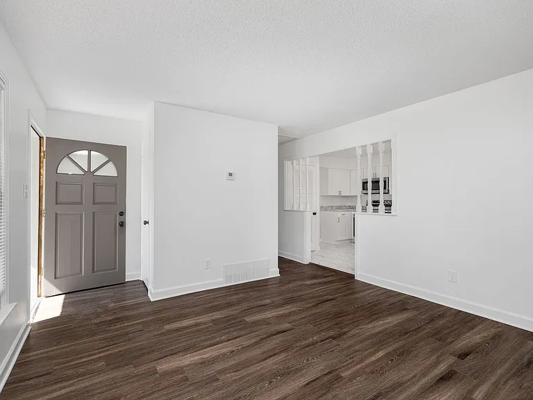 8228 Brooksville Cv — Photo 17
