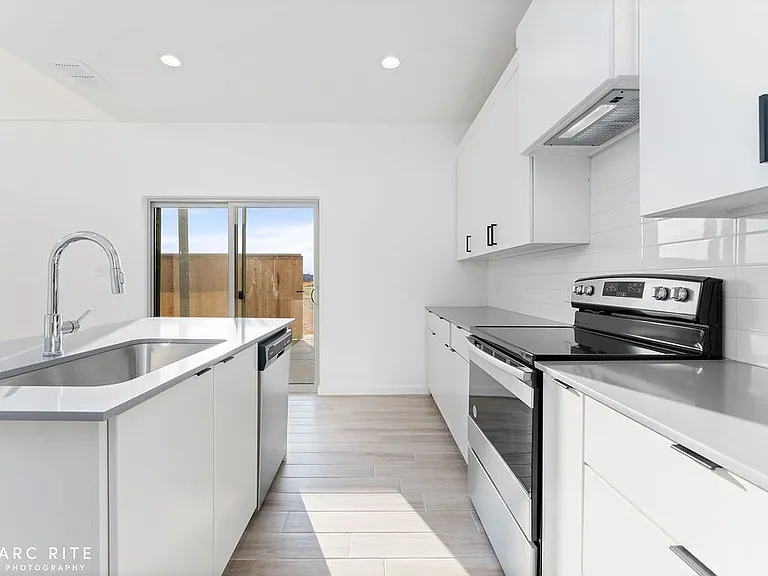 310 Homestead Ave #7 — Photo 13