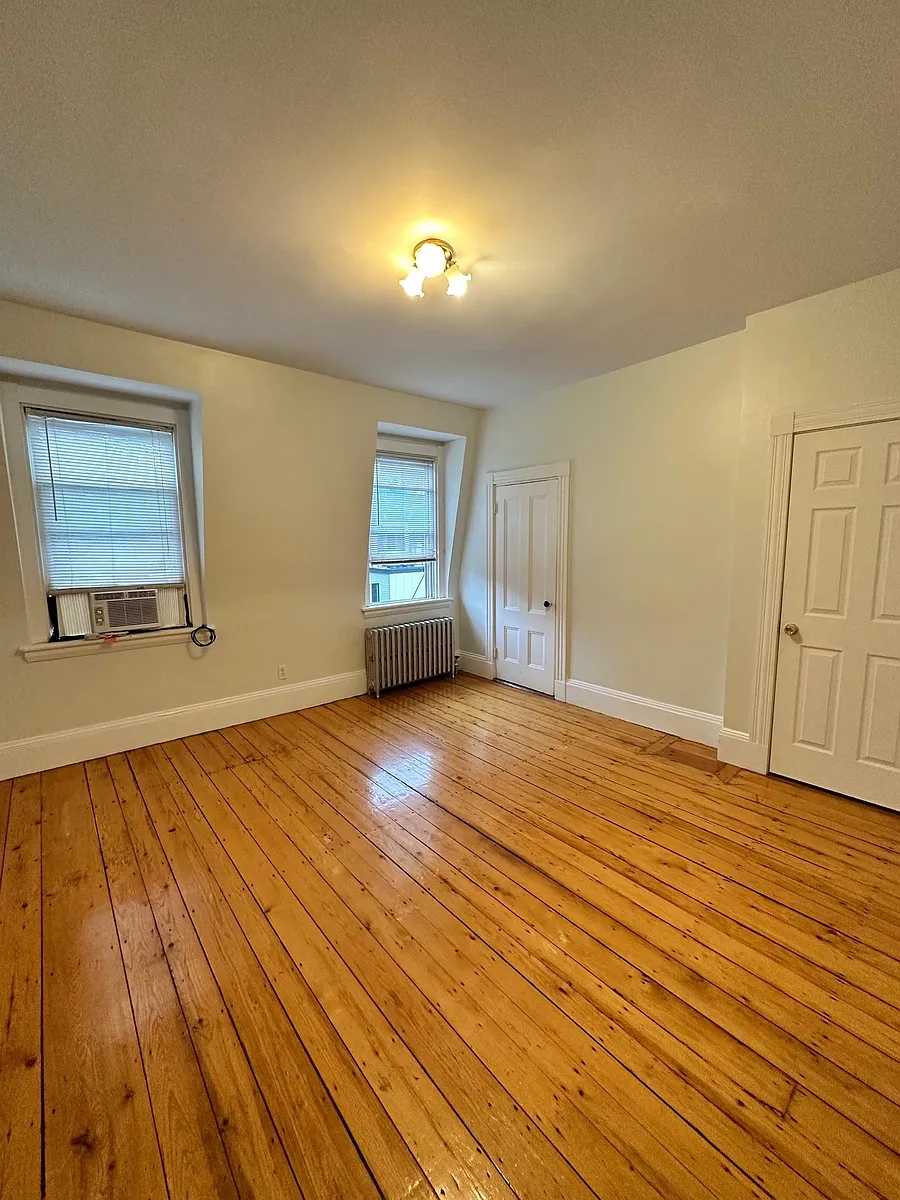 Building Photo - 98 Pearl St #3