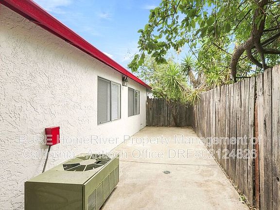3rd image of 2121 Banyan Way