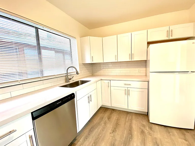 4457 Whitman Ave N — Photo 15