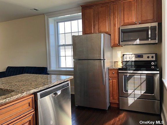 3rd image of 46 Islip Ave #401