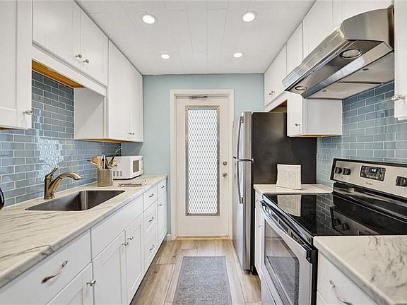 5th image of 224 Hibiscus Ave APT 159