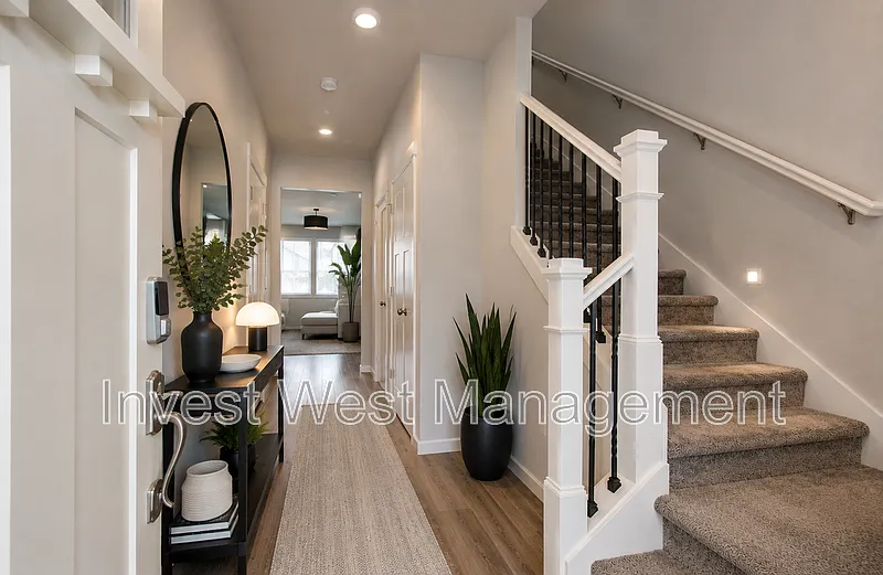 3 bed, 2.0 bath, 2061 sqft, $2,995 — Photo 3
