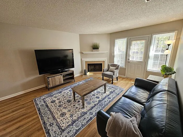 2 bed, 2.0 bath, 1100 sqft, $2,300 — Photo 4