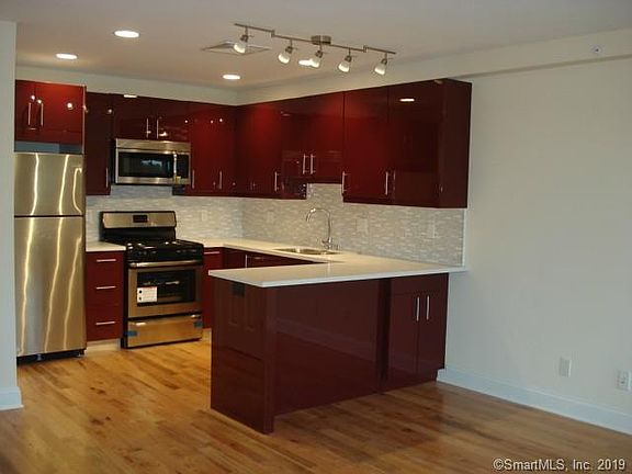 4th image of 550 Connecticut Ave #1