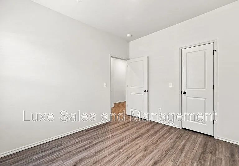 10912 Oak Hollow Dr — Photo 11