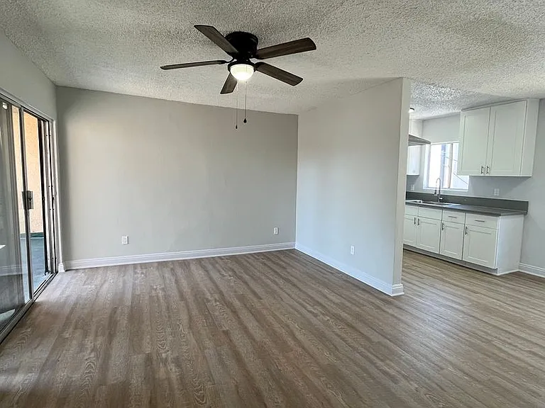 641 W 92nd St — Photo 3