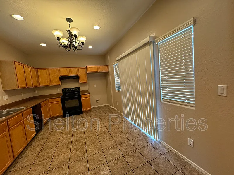 3 bed, 2.5 bath, 1262 sqft, $1,825 — Photo 2
