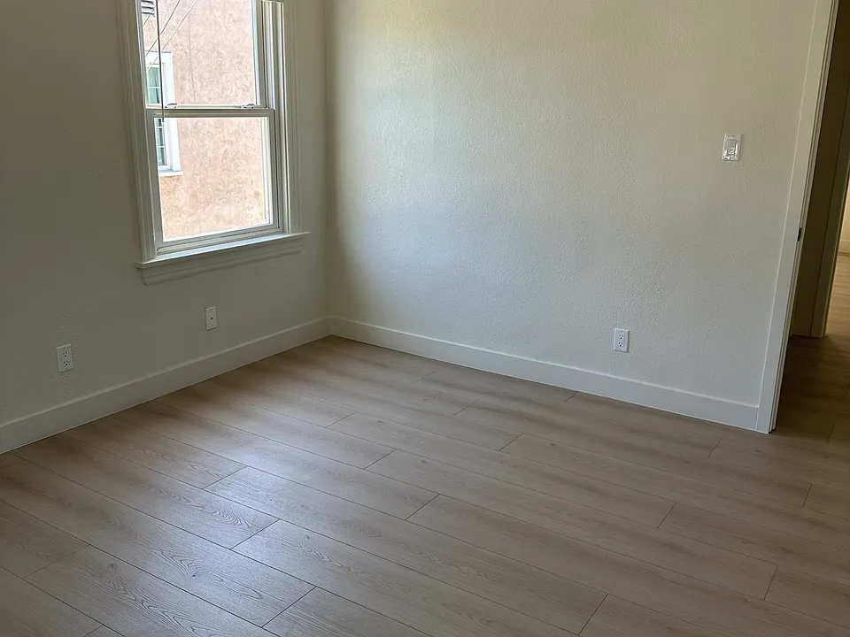 215 Sinclair Ave #215