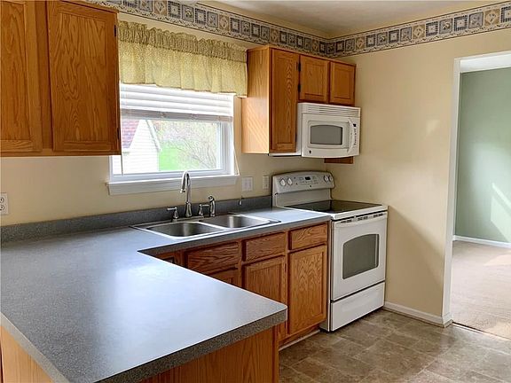 4th image of 60 Chiswick Dr