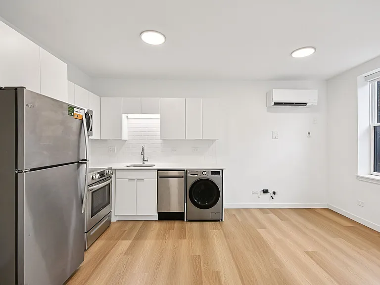 1650 W. Roscoe St. — Photo 9