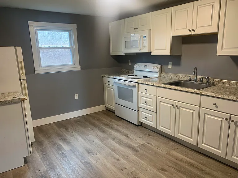 354 Main St #3 — Photo 4