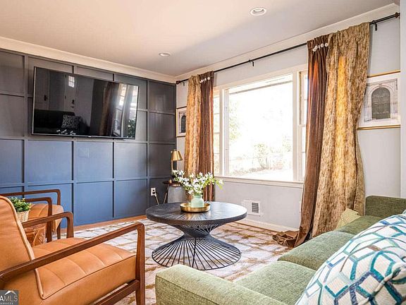 2nd image of 2411 Fair Ln