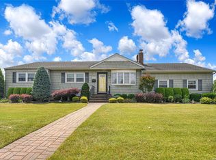 2728 Marion St, Bellmore, NY 11710