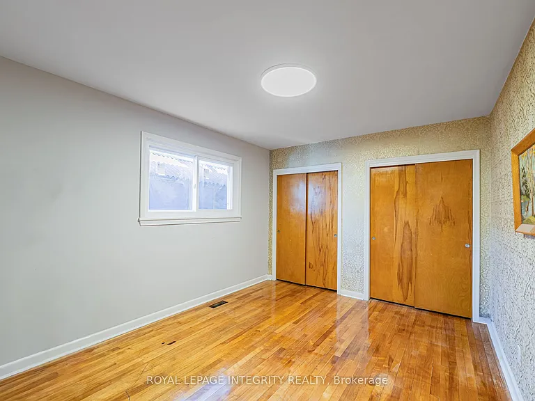 1746 Gage Cres #A — Photo 16