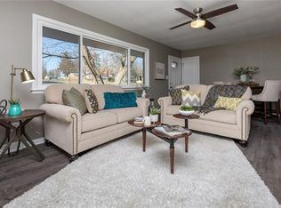 8135 Ridgeview Dr, Des Moines, IA 50320