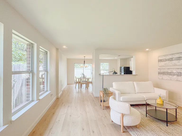 125 Harvest Hill Ln — Photo 2