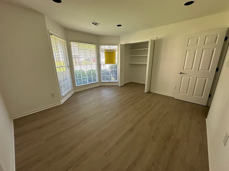 4595 Village Oaks Cir — Photo 12
