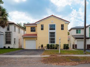 10738 N Saratoga Dr, Hollywood, FL 33026