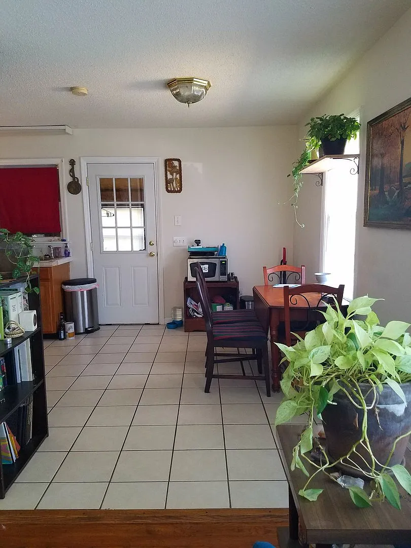 Three-Bedroom Corner Lot Home - Walking Distance to Park Circle — Photo 3