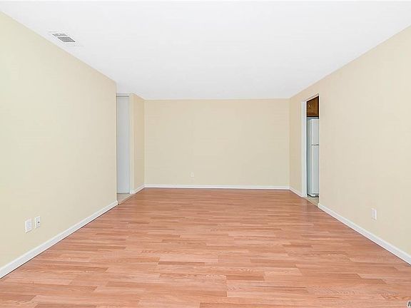 3rd image of 109 Glen Hollow Dr