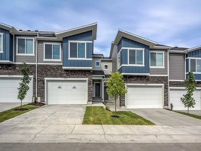 Rockwell Village — Photo 17