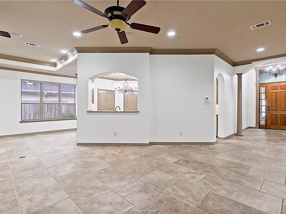 5th image of 2411 Norham Dr