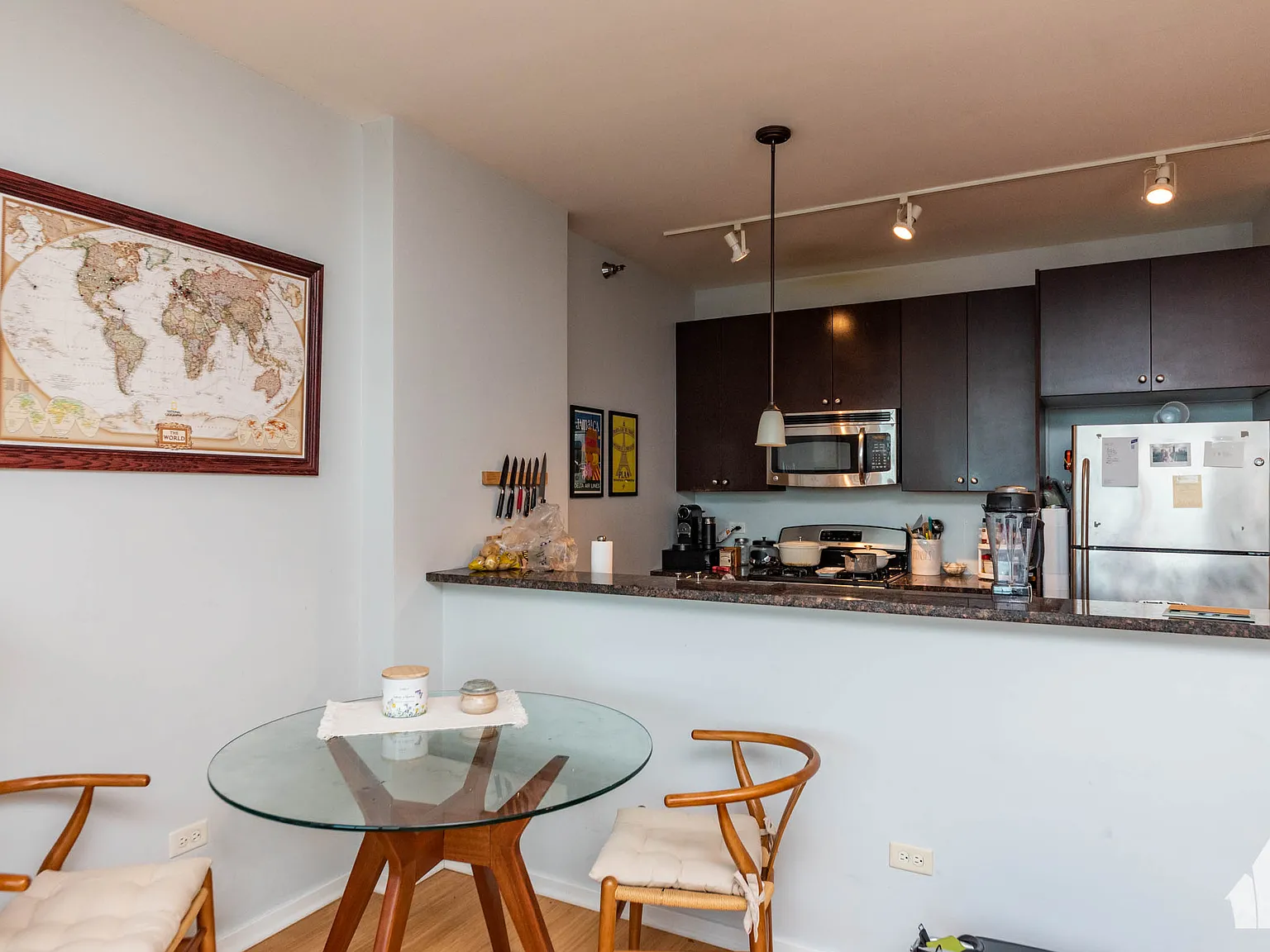 125 S Green St — Photo 2