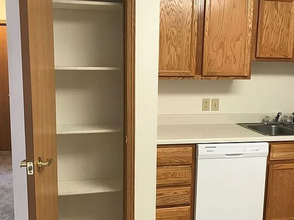 5th image of 7430 S Louise Ave APT 203