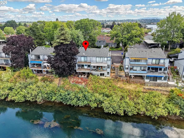 616 N Tomahawk Island Dr, Portland, OR 97217