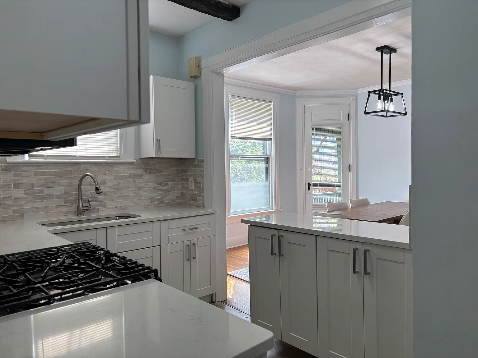6 bed, 2380 sqft, $5,070 — Photo 4