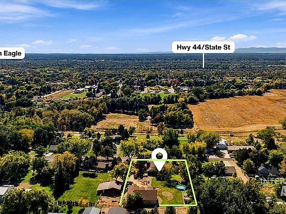 3rd image of 748 W Steeple View Dr