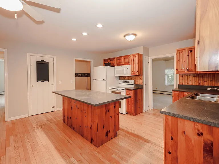 55 Holbrook Hill Rd — Photo 16