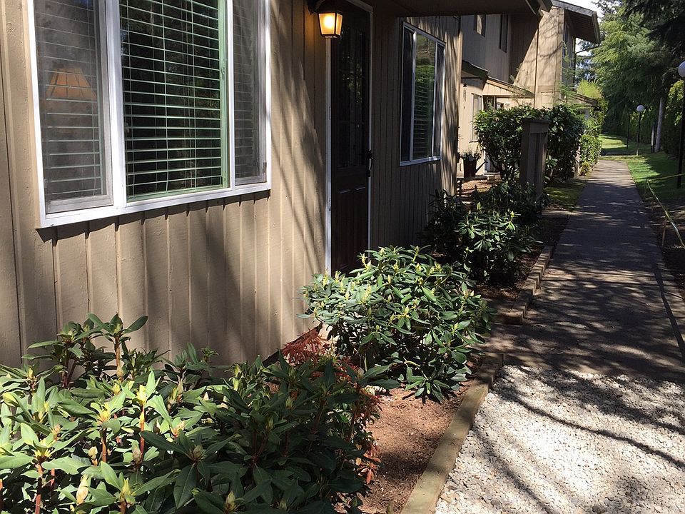 End unit entry/landscape