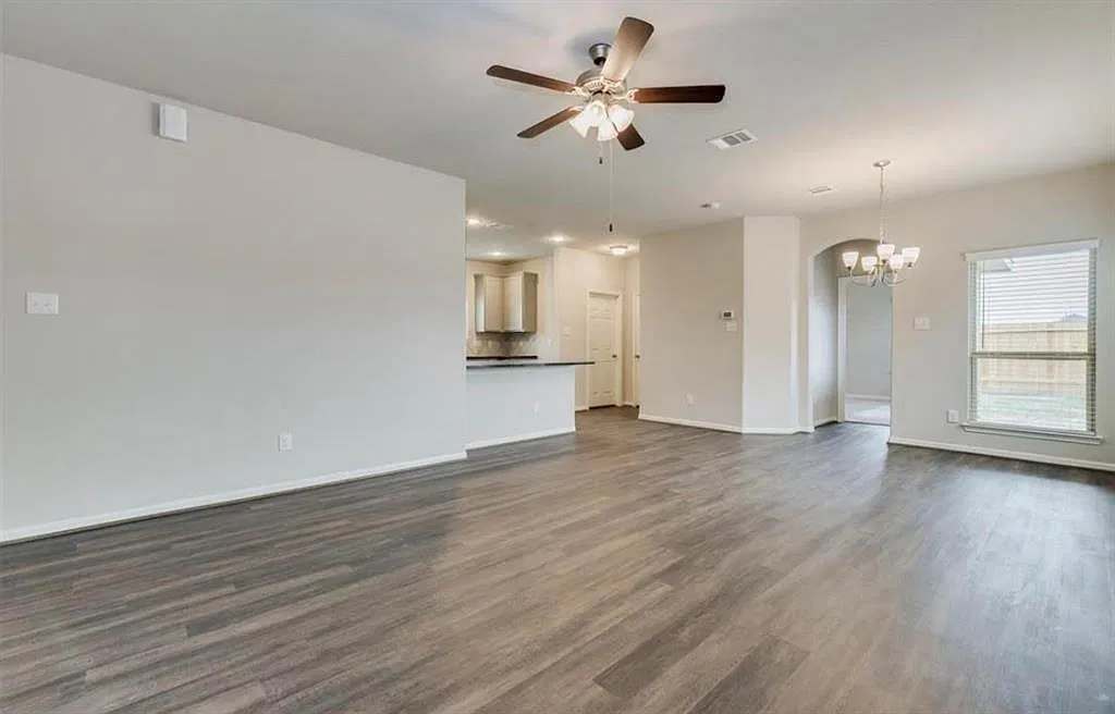 3 bed, 2.0 bath, 1548 sqft, $2,300 — Photo 3