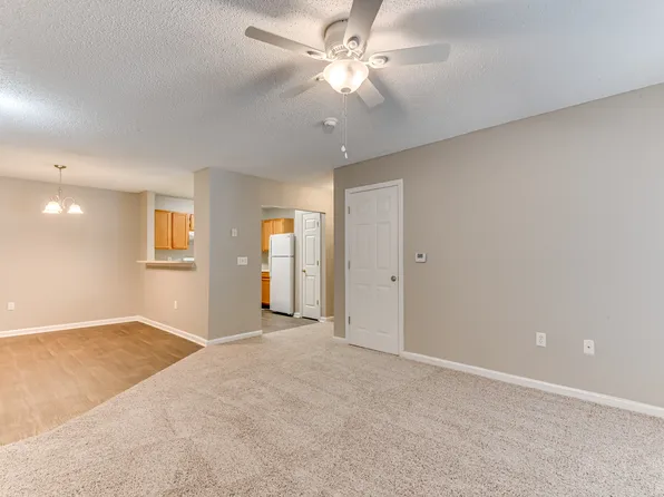 Hollybrook Apartments, 320 Peachtree St #4e17e2648, Edgefield, SC 29824