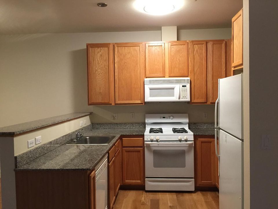 1st image of 118 Wood St APT 203