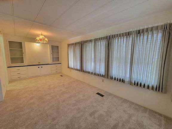 4th image of 6080 Nob Hill Dr