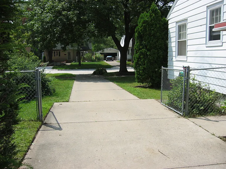 23080 Rensselaer St — Photo 34