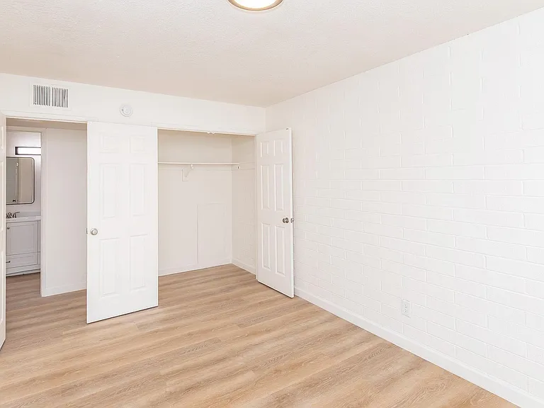 Bedroom, hardwood floors, closet, en-suite bath
