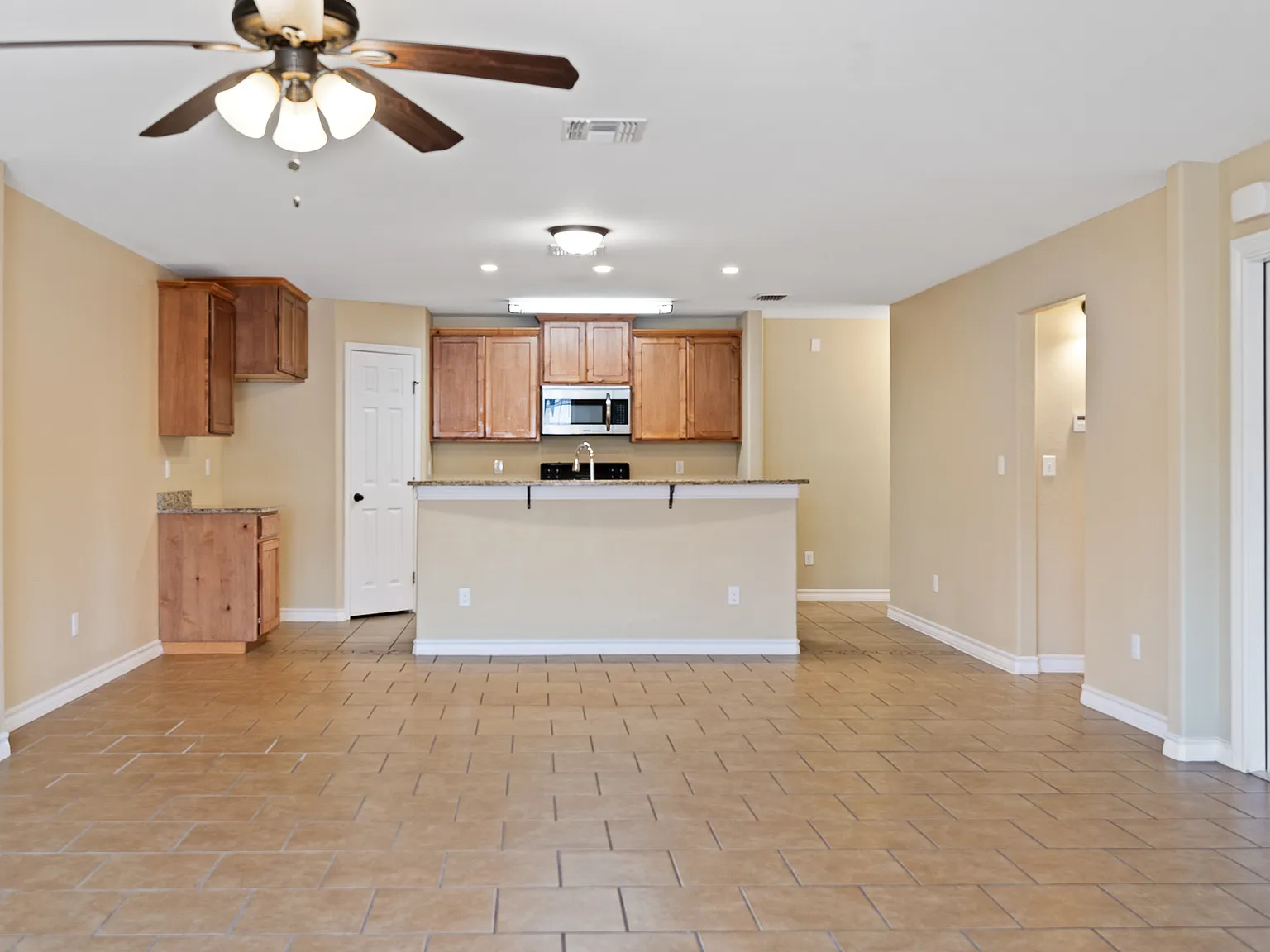 2 bed, 1284 sqft, $1,600 — Photo 3