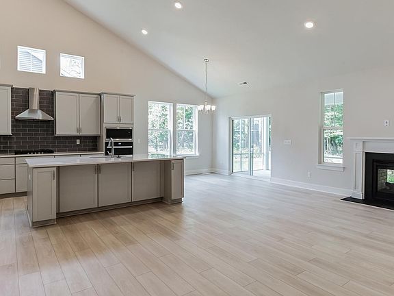 2nd image of 32041 Carlisle Ct