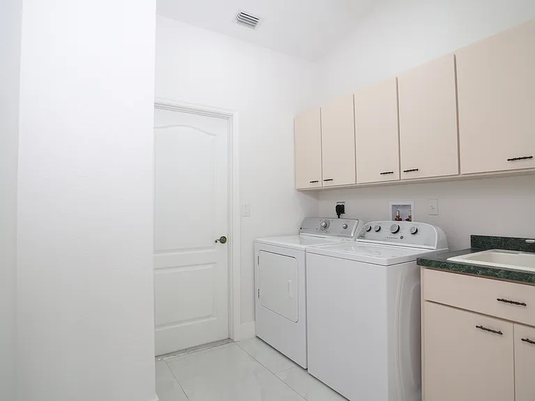 23146 Ambassador Ave — Photo 31