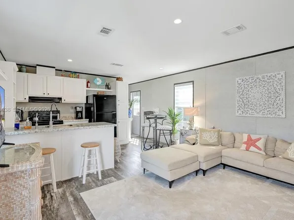 315 NE Cardinal Ln #L25, Jensen Beach, FL 34957