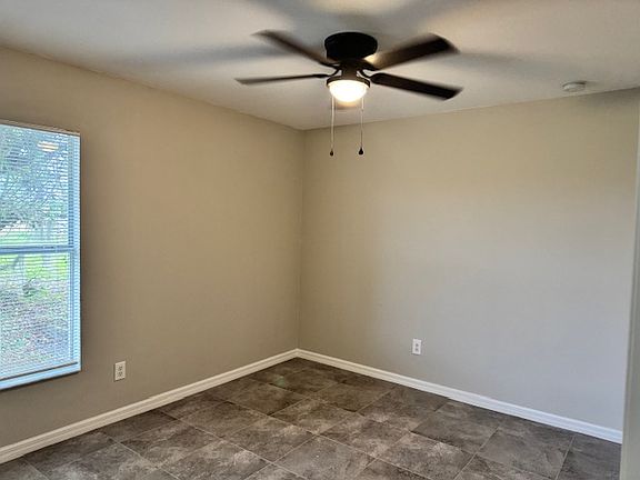 4th image of 1521 Gary Ln